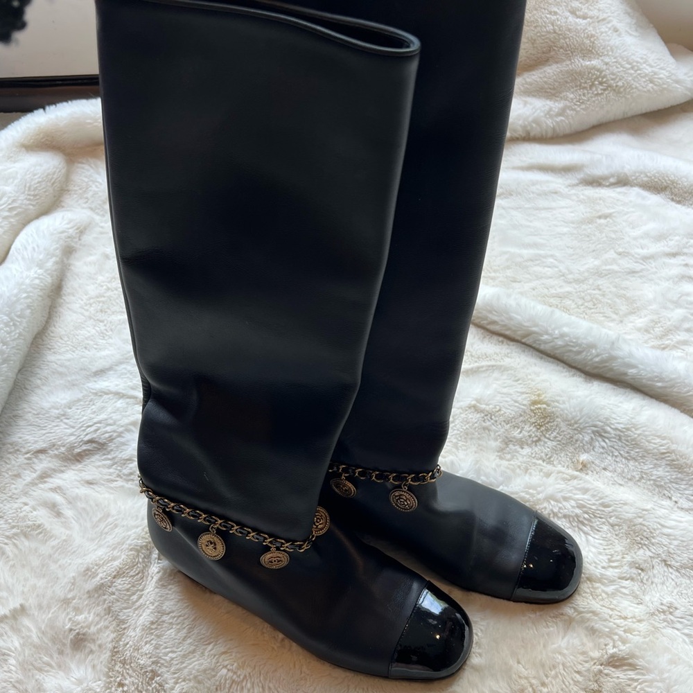 CHANEL Riding Boots 🌸 - Picture 5 of 10